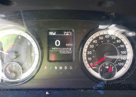 2018 Ram 1500 Express 4X4 6'4 Box z USA, uszkodzony, nr VIN 1C6RR7FG7JS260936